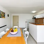 Anica F Apartamento Lopar