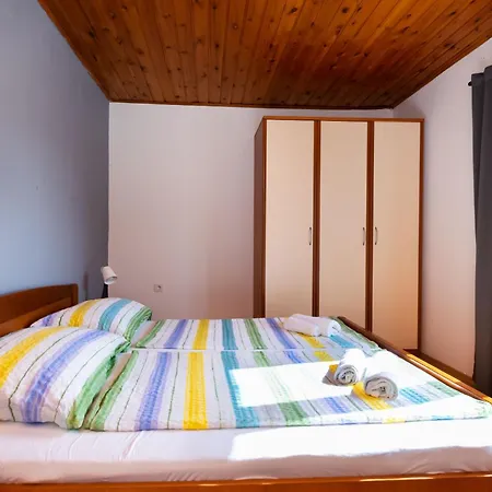 Apartamento Apartments Milena Lopar