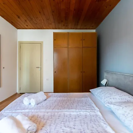Apartments Milena Lopar
